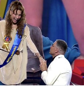 Es que la ganadora está fuera desde hace una semana. Ayer, para asegurarse un buen dato, la tuvieron tres horas en un confesionario. Telecinco siempre tratando mal a los mejores. #GHDúo27F