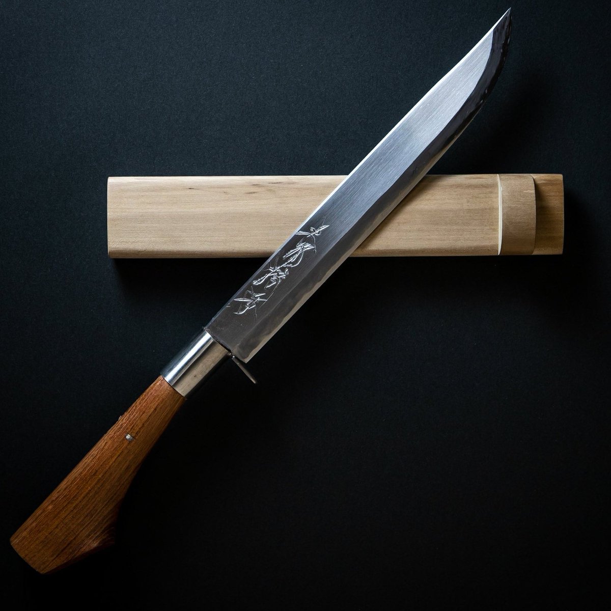 土州勝秀 勝秀鍛冶屋さんはコチラ、下は8寸5分磨き剣鉈・両刃