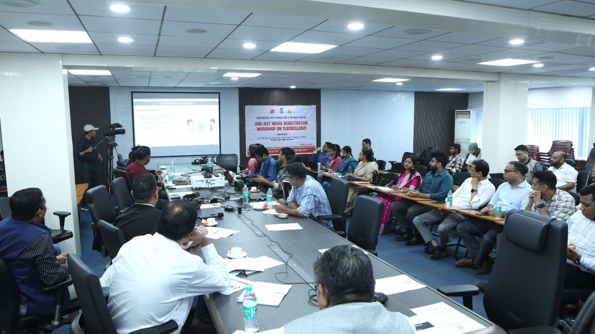 AssamSto's tweet photo. #TBMuktBharat #TBHaregaDeshJeetega
@TbDivision @nhm_assam @TbDivision 
One Day Media Sensitization Workshop on NTEP at State NHM HQ, Assam in presence of Dr Lakshmanan S, IAS, MD, NHM, Assam , Dr Umesh Phangso, DHS,  Assam and Dr D. Deori, JT DHS (TB) cum SPO, NTEP, Assam https://t.co/faEQpGbdMV