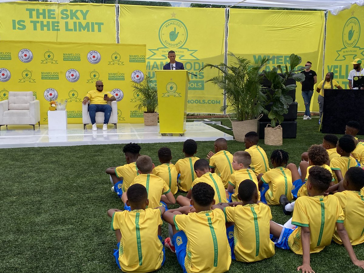 Football Stage tweet media