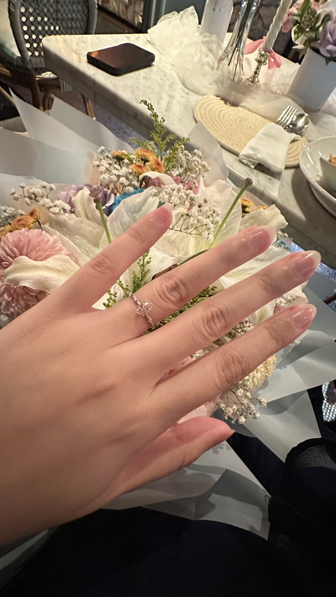 yaeyeay's tweet photo. this is your sign to always menipedi krn siapa sangka?!?!!?!😭 untung kuku ak ckep😋 https://t.co/XSLmx1056A