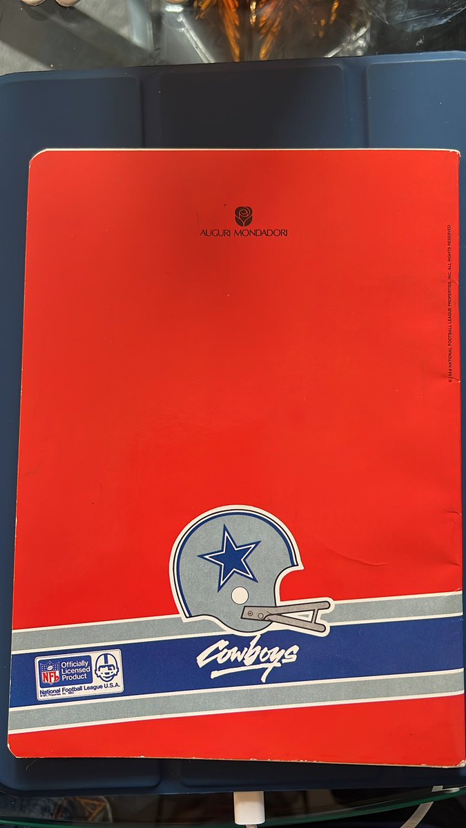uknfl1982_92's tweet photo. Picked up this A5 sized notebook by Auguri Mondadori from 1986.
High contest and saturation on the artwork brings a nice variation. https://t.co/6GNUGQtlaV