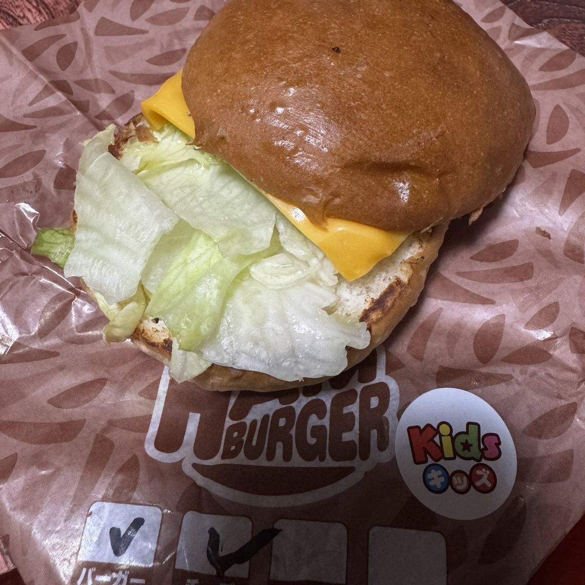 shivatah's tweet photo. ゼッテリアの
キッズチーズバーガーって
レタス入ってたっけ？？

#ゼッテリア #質問 #有識者教えて https://t.co/SjsgNiAVMw