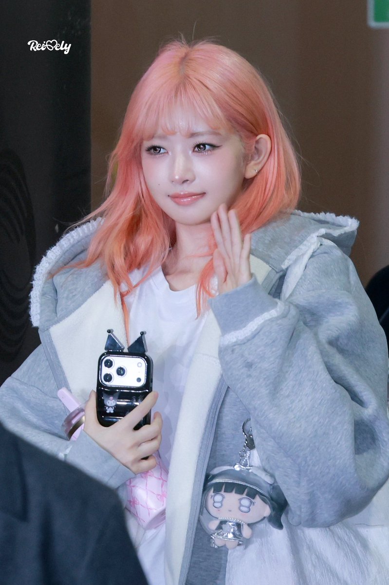 𝐑𝐞𝐢𝐯𝐞𝐥𝐲 tweet media