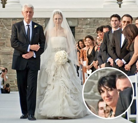 Ghislaine Maxwell, storica complice di Epstein, presente al matrimonio della figlia dei Clinton 
Nessuna correlazione?
