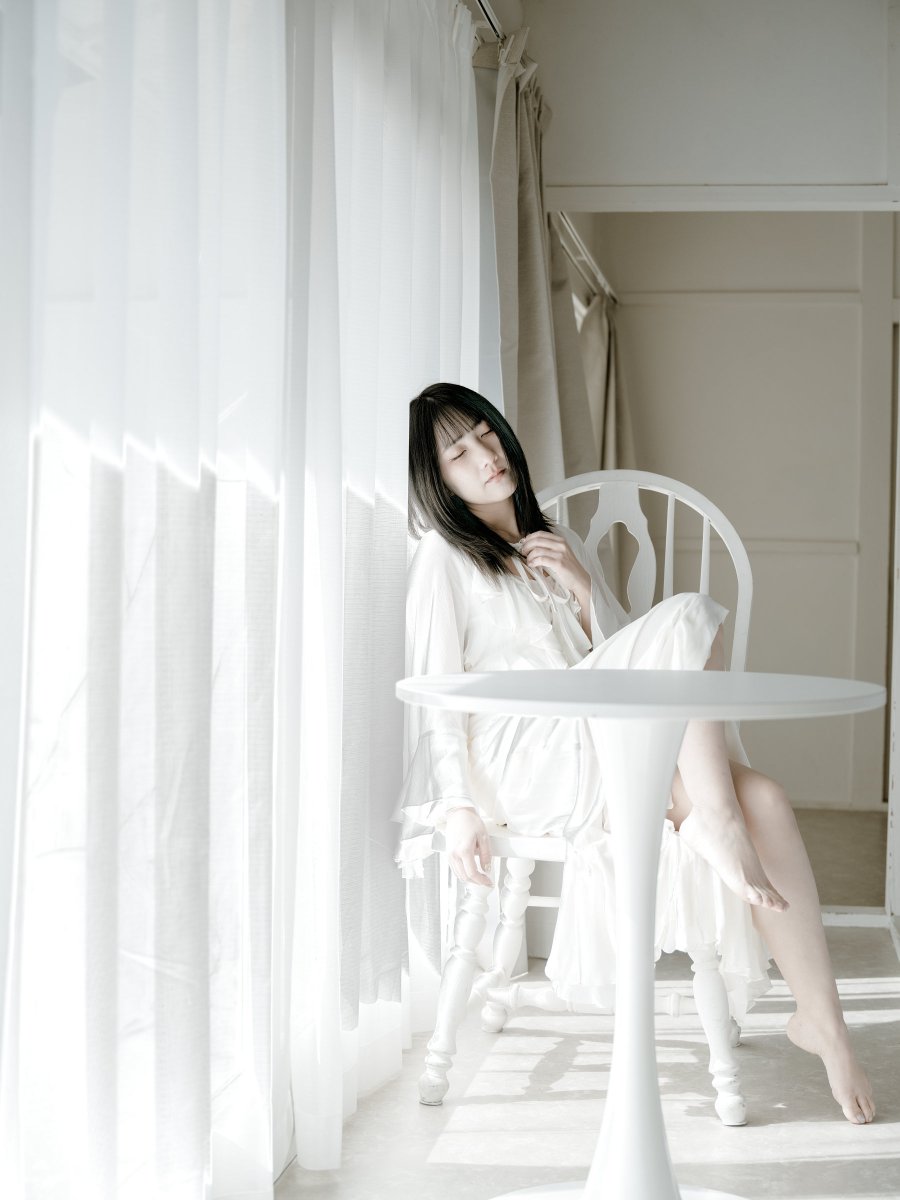 透明な存在.
model : 麗羽 <a href="/Reiha0212/">麗羽-Reiha-🦋ピスタ</a> 

―――――――――――
最近はハイライトのコントロールがテーマです。
GFX100Sでアンダーで撮り、現像でコントーロルします。

仕上がりイメージを頭に描きながら、必要な元データを撮影する感覚で撮影しています。