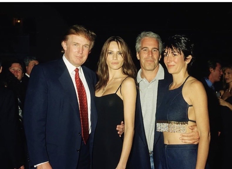 Hanneke1698443's tweet image. Niet alleen DJT hoe heeft Melania destijds een Einstein visa gekregen. JE was op zijn huwelijk met Marla Maples,zij heeft blijkbaar ooit tegen een jonge vrouw ooit gezegd dat ze uit de buurt bij JE moest blijven.Mijn mening. youtube.com/shorts/jQhaKgd… en deze youtube.com/watch?v=gGpVre…