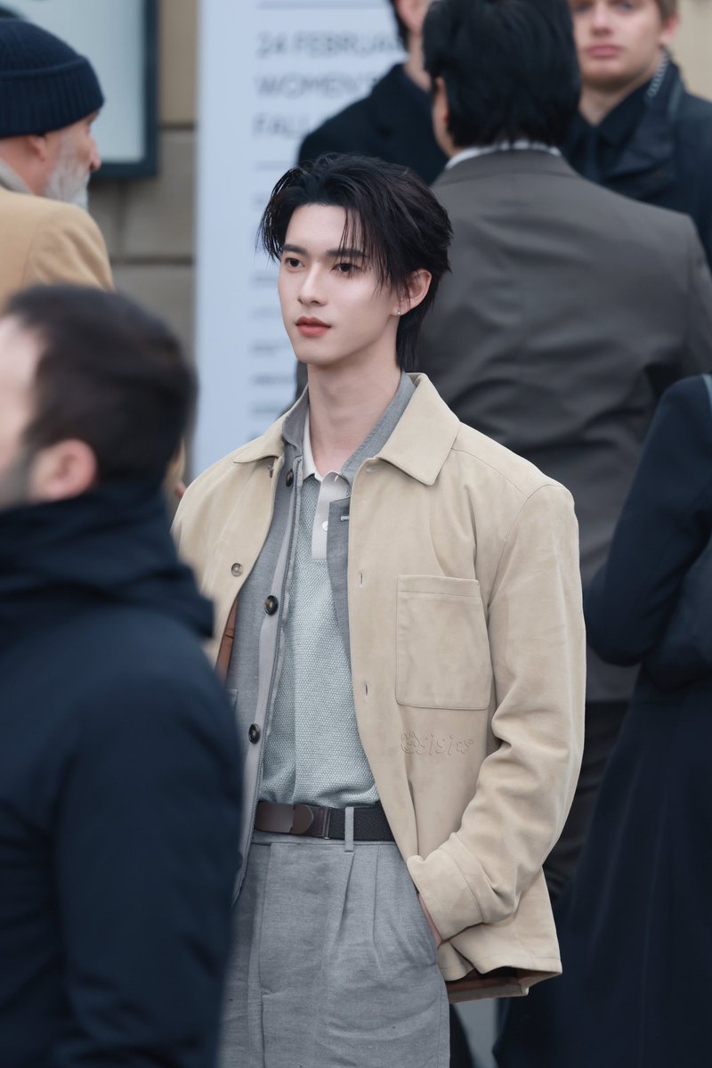 ภาพถ่ายคุณพ่อฉันสมัยท่านยังหนุ่ม ณ กรุงมิลาน, อิตาลี 🇮🇹 พุทธศักราช ๒๕๖๙

POOH IN MFW2026

#MFW2026xPooh
#MilanFashionWeek #TodsFW26