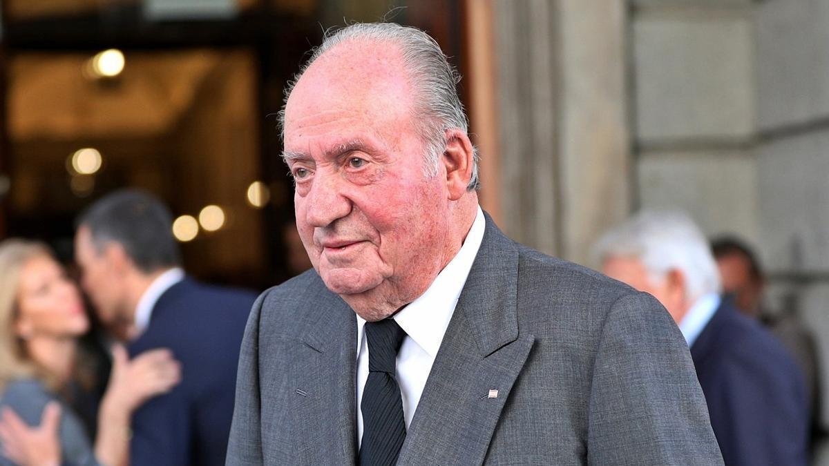 Un tío con 88 años y una fortuna de 1.800 millones en Paraísos Fiscales pide al Gobierno Español cobrar la pensión..
Hay que tener la cara dura como el cemento.