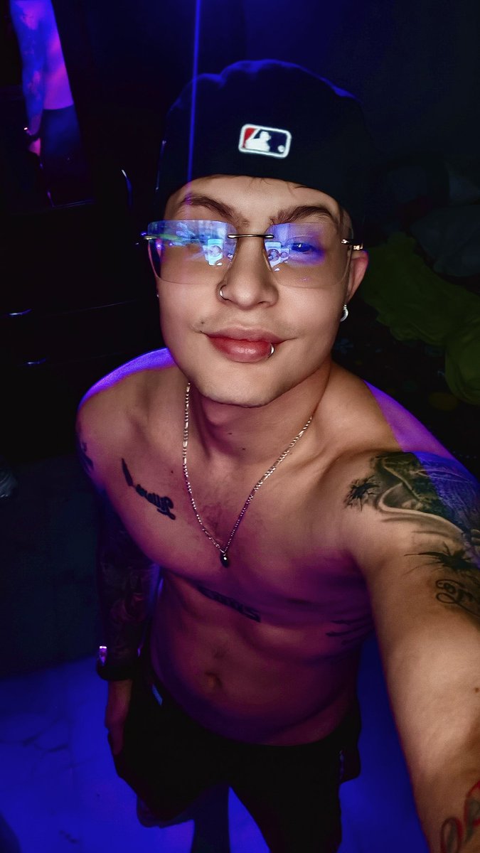 laravlog42's tweet photo. Tengo cosas mucho más interesante que esta foto..😏🔥 https://t.co/lynjfHI4wc