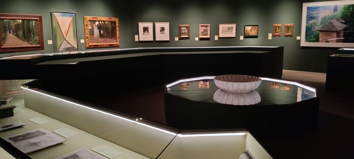 Felices con la inauguración de "Jardines del Generalife y la Alhambra. El milagro que nació del agua", presidida por Patricia del Pozo, Consejera de Cultura y Marifrán Carazo, Alcaldesa de Granada. 
Muchas gracias al equipo de <a href="/alhambracultura/">Alhambra de Granada</a> y su Director, Rodrigo Ruiz-Jiménez.