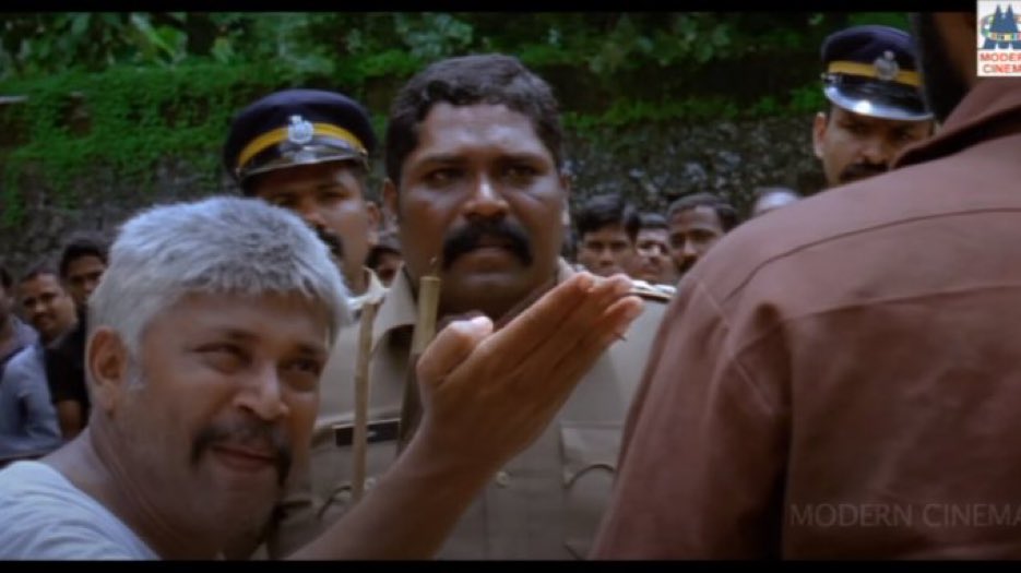 வயசுக்கு வந்த பொம்பளப்புள்ளய வீட்ல வச்சுட்டு நடிகையோட கூத்தடிக்கிற இவனா பெண்களுக்கு பாதுகாப்பு தரப்போறான்…த்தூ