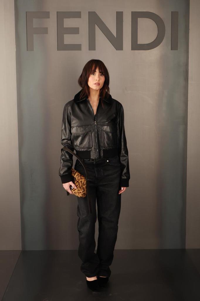 EdithCa03976980's tweet photo. Un año más, @Aitanax asiste al desfile de @Fendi en la #MFW, consolidando una alianza que temporada tras temporada se afianza en el epicentro global de la moda 🖤 https://t.co/YgabGUEt5p