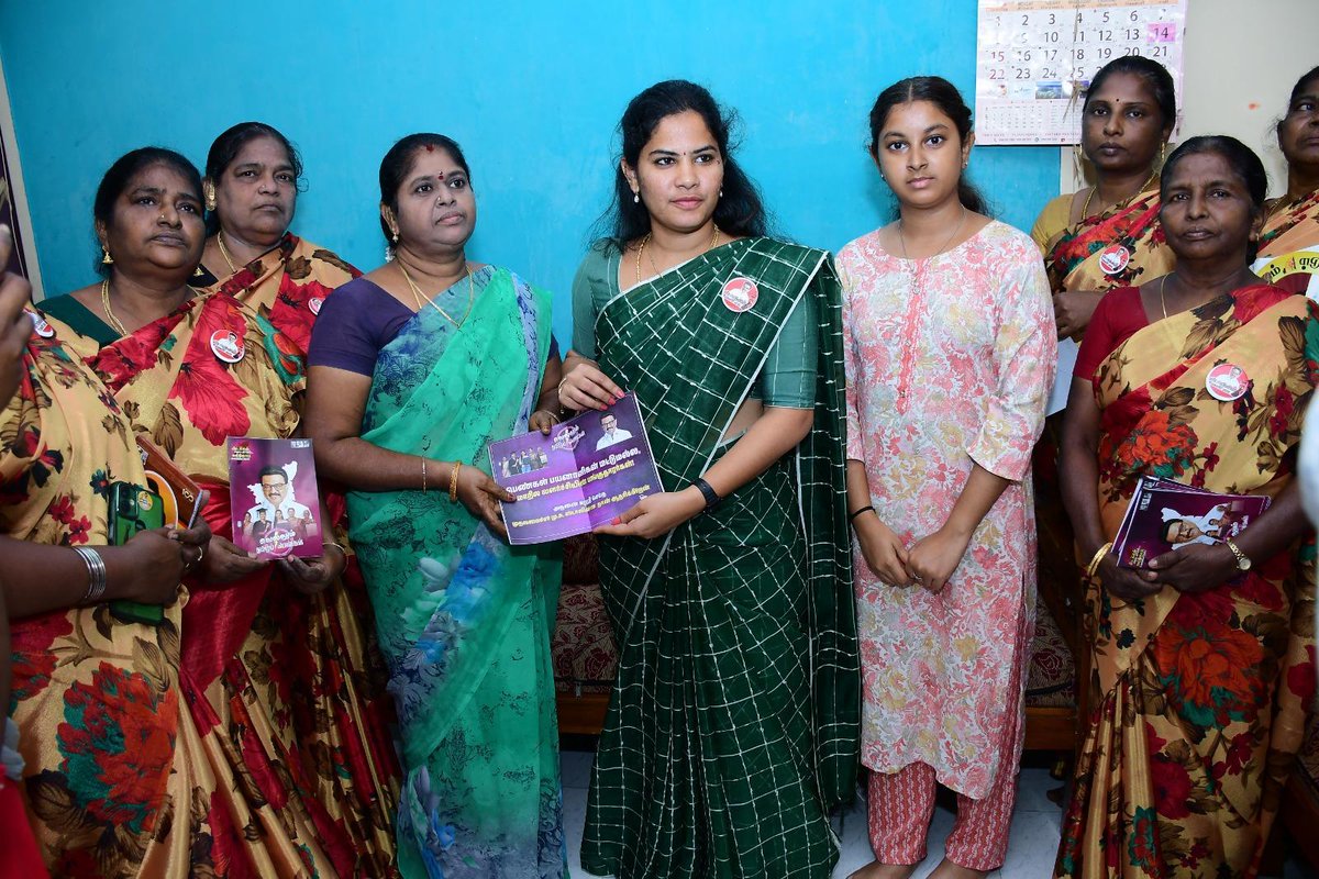 arivalayam's tweet photo. பத்திரிகைச் செய்தி

வெல்லும் தமிழ்ப் பெண்கள் – பரப்புரை

பெண்களின் உரிமைகளை உறுதி செய்த திராவிட மாடல் அரசு

சட்டமன்ற தேர்தலை எதிர்கொள்ளும் வகையில் கழக மகளிரணி சார்பில் வெல்லும் தமிழ்ப் பெண்கள் தேர்தல் பரப்புரையானது முன்னெடுக்கப்பட்டுவருகிறது.  தமிழ்நாட்டின் அனைத்து வீடுகளுக்கும் ஸ்டாலினின் மகளிர் படை உறுப்பினர்கள் நேரடியாக சென்று திராவிட மாடல் அரசின் சாதனைகளை விளக்கி பரப்புரை செய்து வருகின்றனர்.

இன்றைய பரப்புரையின் போது திராவிட மாடல் அரசின் நலத்திட்டங்கள் மட்டுமல்லாது, பெண்களின் சம வாய்ப்பு, சம ���ரிமைக்கும் , முன்னேற்றத்திற்கும் திராவிட மாடல் அரசு செய்துள்ள சாதனைகளையும் பட்டியலிட்டு விளக்கினர் ஸ்டாலினின் மகளிர் படையினர்.

அரசுப்பணிகளில் பெண்களுக்கான இட ஒதுக்கீடு 40% ஆக அதிகரிக்கப்பட்டது.  உள்ளாட்சியில் பெண்களுக்கான 50% இட ஒதுக்கீட்டினை நடைமுறைப்படுத்தியது, பெண்கள் வாங்கும் பத்துலட்சம் வரையிலான சொத்துக்கு 1% பத்திரப்பதிவு கட்டணவிலக்கு, பெண் ஓதுவார்கள் நியமனம் என பல்���ேறு முன்னெடுப்புகளை மேற்கொண்டு மகளிருக்கான அரசியல் அதிகாரத்தையும், நியாயமான உரிமைகளையும் உறுதி செய்துள்ளது திராவிட மாடல் அரசு என்பதை ஒவ்வொரு வீட்டிற்கும் எடுத்து சென்று சேரக்கப்பட்டது.

உள்ளாட்சியில் பெண்களுக்கான 50% இட ஒதுக்கீட்டினை அமல்படுத்தியதன் மூலம் 11 பெண்கள் முதன்முறையாக அரசியல் அதிகாரமிக்க மேயர் பதிவியைப் பெற்றுள்ளனர். அதேபோல கவுன்சிலர்கள் உள்ளிட்ட அனைத்து உள்ளாட்சி அமைப்புகளிலும் பெண்களுக்கான அரசியல் உரிமை உறுதி செய்யப்பட்டுள்ளது.

சென்னையின் முதல் பெண் மேயரான திருமதி.பிரியா ராஜன் அவர்கள் வீடு வீடாக சென்று திராவிட மாடல் அரசின் சாதனைகளை விளக்கி பரப்புரை செய்தார். அதேபோல காஞ்சிபுரம் மேயர் திருமதி. மகாலட்சுமி அவர்களும் ஒவ்வொரு வீடாக சென்று ஆதரவு திரட்டினார். வீட்டு மகளிர்களோடு இயல்பாக அமர்ந்தும் , அவர்களின் வேலைகளை பகிர்ந்து கொண்டும் பரப்புரை மேற்கொண்டனர் ஸ்டாலினின் மகளிர் படை உறுப்பினர்கள்.

#வெல்லும்_தமிழ்ப்_பெண்கள்