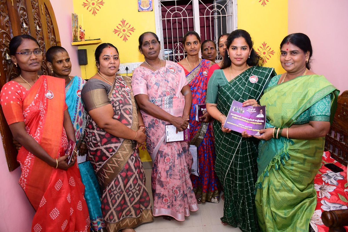 arivalayam's tweet photo. பத்திரிகைச் செய்தி

வெல்லும் தமிழ்ப் பெண்கள் – பரப்புரை

பெண்களின் உரிமைகளை உறுதி செய்த திராவிட மாடல் அரசு

சட்டமன்ற தேர்தலை எதிர்கொள்ளும் வகையில் கழக மகளிரணி சார்பில் வெல்லும் தமிழ்ப் பெண்கள் தேர்தல் பரப்புரையானது முன்னெடுக்கப்பட்டுவருகிறது.  தமிழ்நாட்டின் அனைத்து வீடுகளுக்கும் ஸ்டாலினின் மகளிர் படை உறுப்பினர்கள் நேரடியாக சென்று திராவிட மாடல் அரசின் சாதனைகளை விளக்கி பரப்புரை செய்து வருகின்றனர்.

இன்றைய பரப்புரையின் போது திராவிட மாடல் அரசின் நலத்திட்டங்கள் மட்டுமல்லாது, பெண்களின் சம வாய்ப்பு, சம ���ரிமைக்கும் , முன்னேற்றத்திற்கும் திராவிட மாடல் அரசு செய்துள்ள சாதனைகளையும் பட்டியலிட்டு விளக்கினர் ஸ்டாலினின் மகளிர் படையினர்.

அரசுப்பணிகளில் பெண்களுக்கான இட ஒதுக்கீடு 40% ஆக அதிகரிக்கப்பட்டது.  உள்ளாட்சியில் பெண்களுக்கான 50% இட ஒதுக்கீட்டினை நடைமுறைப்படுத்தியது, பெண்கள் வாங்கும் பத்துலட்சம் வரையிலான சொத்துக்கு 1% பத்திரப்பதிவு கட்டணவிலக்கு, பெண் ஓதுவார்கள் நியமனம் என பல்���ேறு முன்னெடுப்புகளை மேற்கொண்டு மகளிருக்கான அரசியல் அதிகாரத்தையும், நியாயமான உரிமைகளையும் உறுதி செய்துள்ளது திராவிட மாடல் அரசு என்பதை ஒவ்வொரு வீட்டிற்கும் எடுத்து சென்று சேரக்கப்பட்டது.

உள்ளாட்சியில் பெண்களுக்கான 50% இட ஒதுக்கீட்டினை அமல்படுத்தியதன் மூலம் 11 பெண்கள் முதன்முறையாக அரசியல் அதிகாரமிக்க மேயர் பதிவியைப் பெற்றுள்ளனர். அதேபோல கவுன்சிலர்கள் உள்ளிட்ட அனைத்து உள்ளாட்சி அமைப்புகளிலும் பெண்களுக்கான அரசியல் உரிமை உறுதி செய்யப்பட்டுள்ளது.

சென்னையின் முதல் பெண் மேயரான திருமதி.பிரியா ராஜன் அவர்கள் வீடு வீடாக சென்று திராவிட மாடல் அரசின் சாதனைகளை விளக்கி பரப்புரை செய்தார். அதேபோல காஞ்சிபுரம் மேயர் திருமதி. மகாலட்சுமி அவர்களும் ஒவ்வொரு வீடாக சென்று ஆதரவு திரட்டினார். வீட்டு மகளிர்களோடு இயல்பாக அமர்ந்தும் , அவர்களின் வேலைகளை பகிர்ந்து கொண்டும் பரப்புரை மேற்கொண்டனர் ஸ்டாலினின் மகளிர் படை உறுப்பினர்கள்.

#வெல்லும்_தமிழ்ப்_பெண்கள்