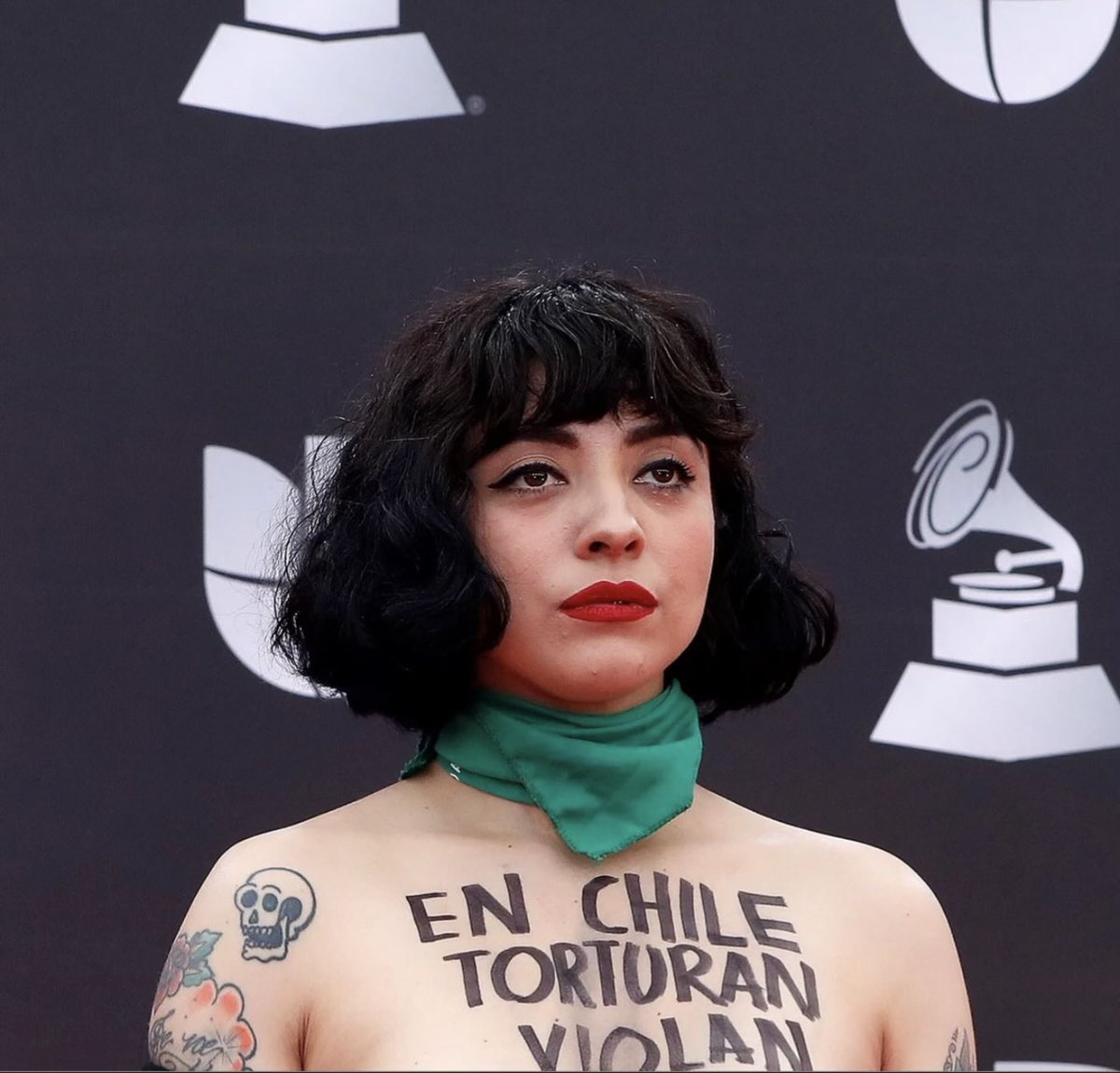 Una octubrista que hace apología a la violencia y miente sin pudor en el extranjero con falsas acusaciones, oriunda de Viña del Mar, no la vimos ayudando a los compatriotas que estuvieron en desgracia con los incendios y que muchos aún siguen sin solución.