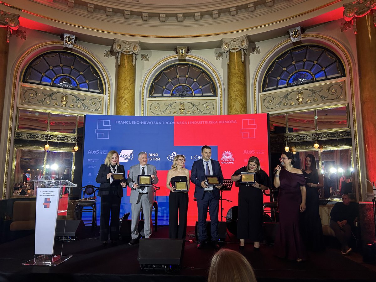 FabienFieschi's tweet image. J’ai participé hier soir au dîner de gala de la Chambre de commerce et d’industrie 🇫🇷🇭🇷aux côtés de sa Présidente Višnja Ježic Sorič et du Président du groupe d’amitié 🇭🇷🇫🇷au #Sabor @MazarNikola .  🙏à la  #CCIFC d’accompagner le développement de nos relations économiques 🚀