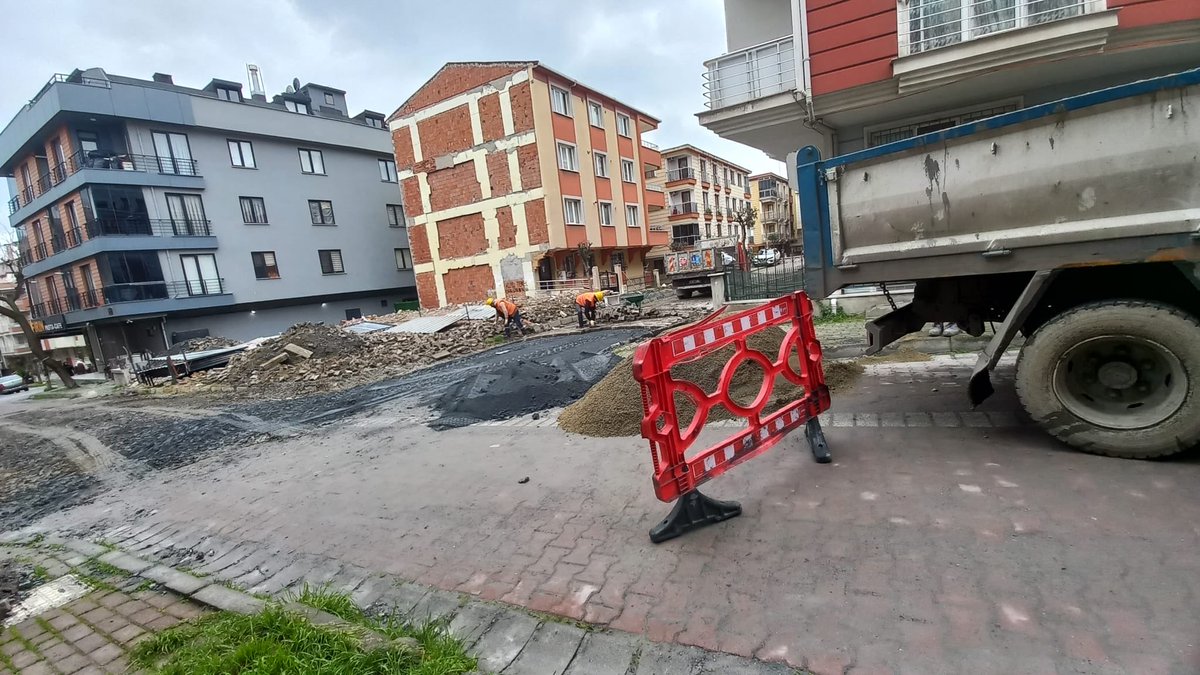 İSKİ Çalışıyor! Avcılar Şube Müdürlüğü olarak alt yapısını yenilediğimiz Deniz Köşkler mah.Tarcın sokakta üst kaplama yapım çalışmamız hızla devam etmektedir durmak yok yola devam.