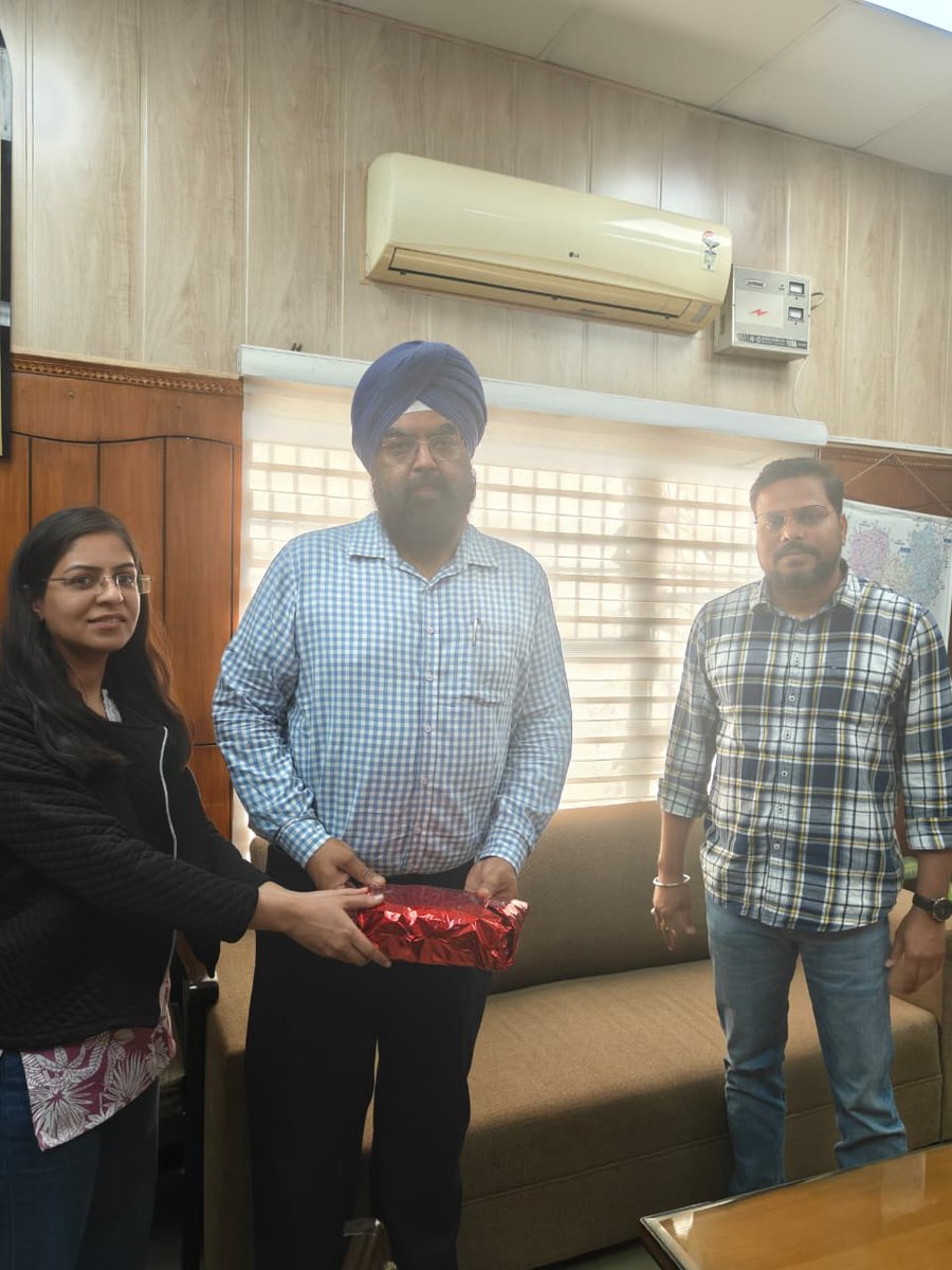 fci_pta's tweet photo. #स्वच्छतापखवाड़ा2026 सफाई अभियान के अंतर्गत दिनांक 27.02.2026 को #भारतीय_खाद्य_निगम, मंडल कार्यालय पटियाला  में निबंध प्रतियोगिता के प्रतिभागियों को मण्डल प्रबंधक,पटियाला  द्वारा  पुरस्कार वितरण किया गया। https://t.co/9XeE0E29YK