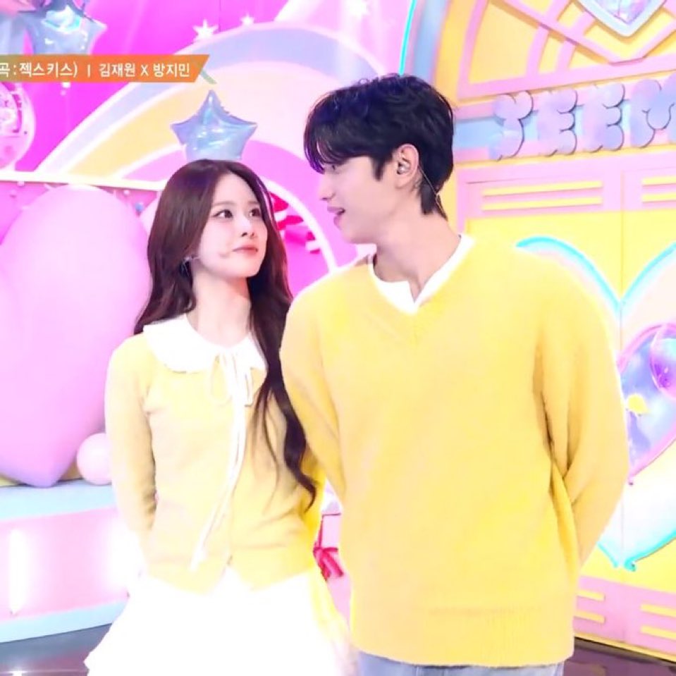 iznacoree's tweet photo. Get them in a kdrama rn https://t.co/vyOpDGp00X