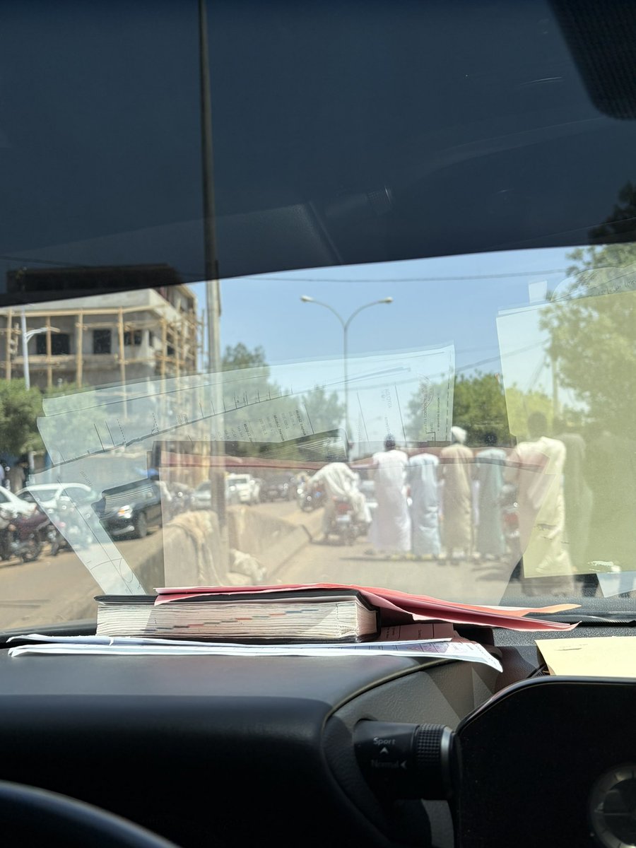 haggartasko's tweet photo. Qu’on avec arrête ça, mosquée 🕌 seulement là ya partckak à N’Djamena. https://t.co/OL2OW5WaKj