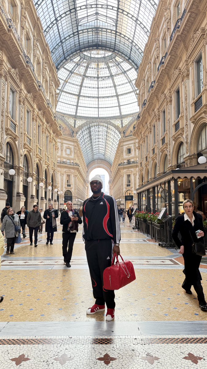 TheTifeFab's tweet photo. Milan, Italy 🇮🇹 https://t.co/uZAdbxglTx