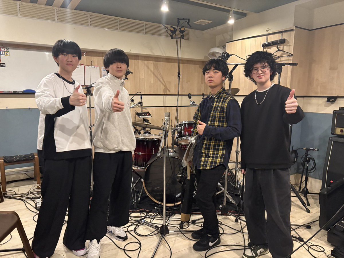 TheCushions0508's tweet photo. studio246 梅田でThe Cushionsのオリジナルで曲のレコーディングをさせていただきました!
リリースに向けて準備中です。
詳細は後日お知らせします。
#recording #studio246 #Instrumentalband https://t.co/CNFpez2vQn