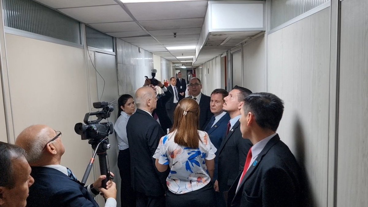 🚨El presidente y uno de los vicepresidentes de la Corte realizaron esta mañana un recorrido "sorpresa" en los juzgados laborales.

Corroboraron la situación de trabajo en los diferentes juzgados para realizar eventuales mejoras en infraestructura y demás.

<a href="/780AM/">Radio 780 AM</a> <a href="/Megatv_py/">MEGA TV</a>