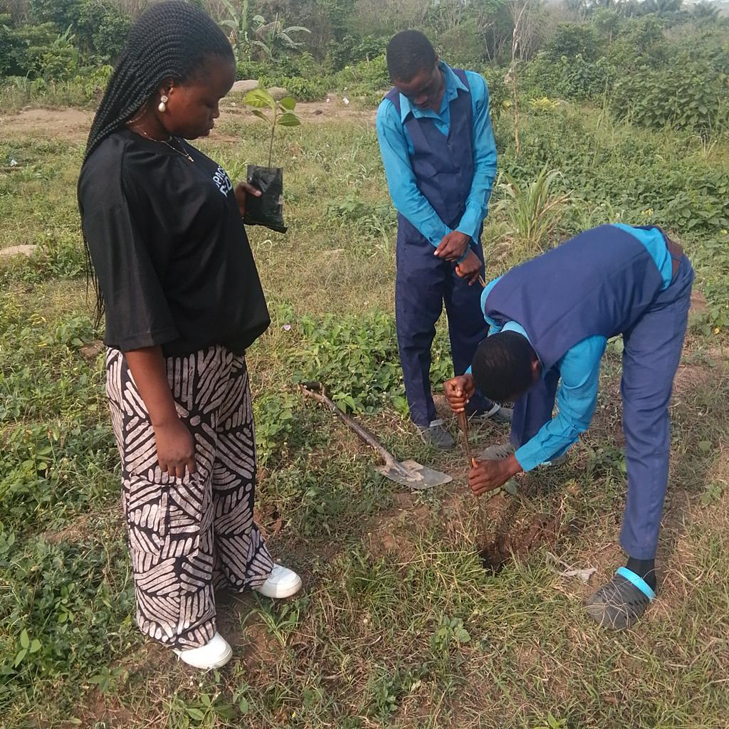 AdeleyePel56590's tweet image. Earlier today, myself and my team members at ACT4EARTH conducted environmental education and tree planting basics at Goshen Academy Ilara Mokin, Ondo State Nigeria. Our aim is to grow a greener environment and educate young individuals about biodiversity conservation. 
#Act4🌍🇳🇬