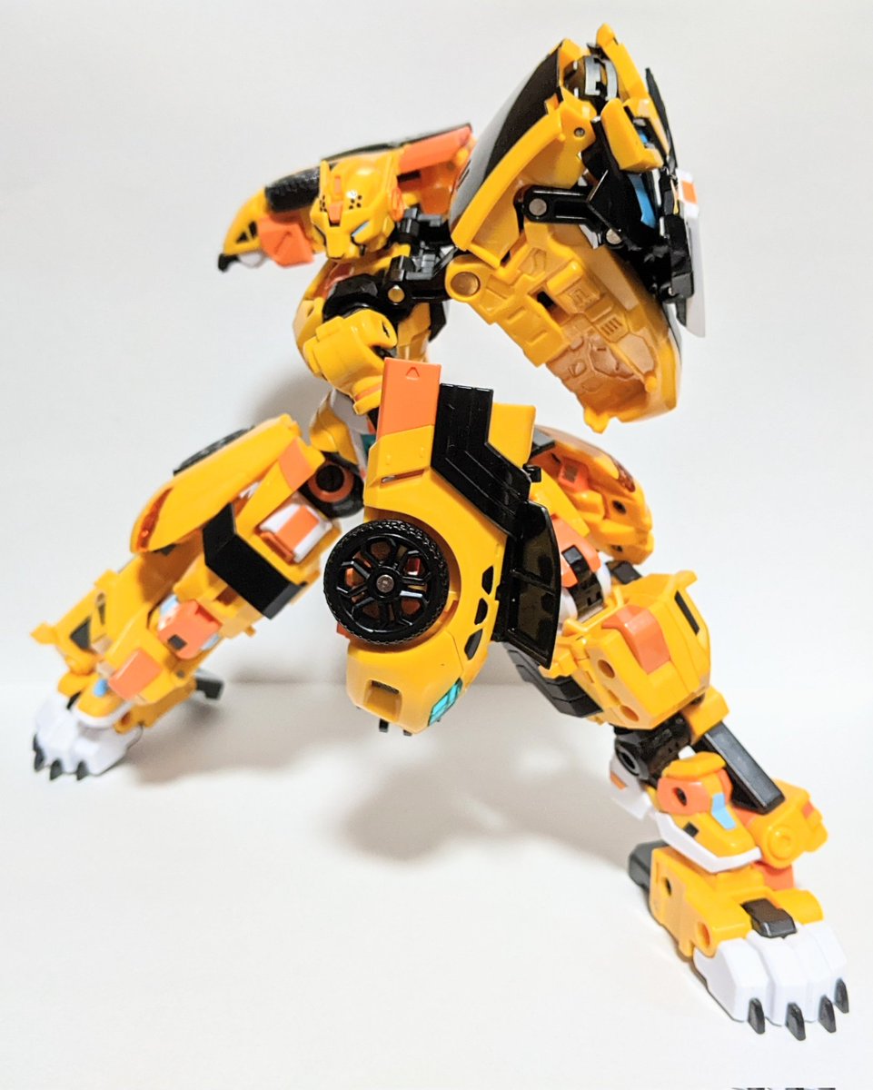 メタルカードボットW・タキ …何じゃこの可動域は。アーマー装備させて