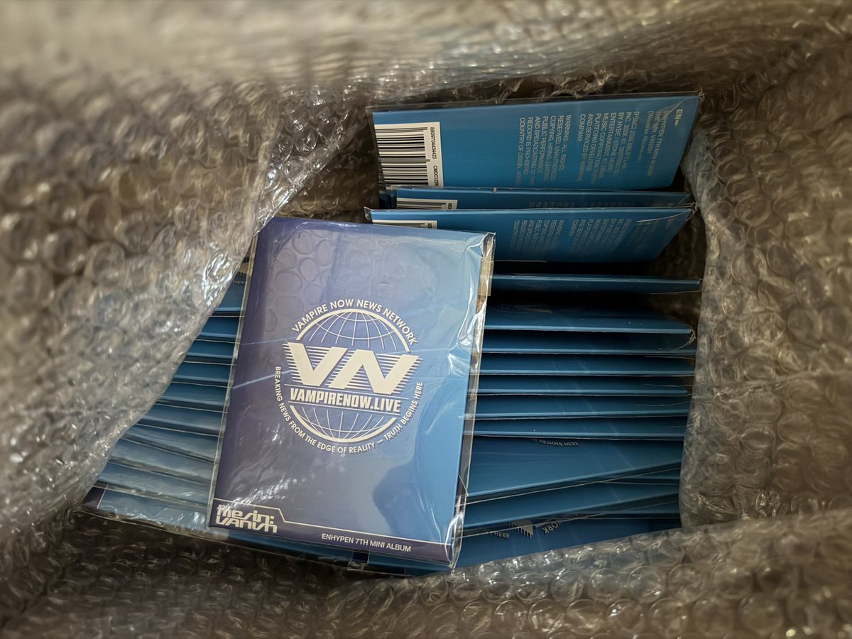 parkvan61611's tweet photo. 🍀สุ่มแจก 1 บั้มจากรีทวิต🍀
♡ อัลบั้ม Enhypen THE SIN: VANISH ♡
♡  Weverse ver. 180 บาท  ♡
🚗ค่าส่งเหมาๆ 35 บาท (3 บั้มขึ้นไปส่งฟรี)
💌สอบถาม/สั่งซื้อ dm 
 #ตลาดนัดenhypen #ตลาดนัดเอนจีน https://t.co/wcENt0h0Qs