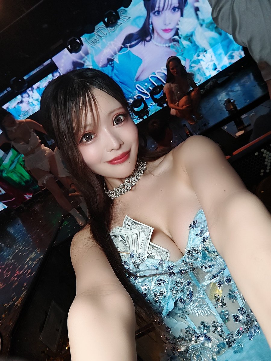 kabuto_suzaku's tweet image. #partyon
#パリオン
#すぱすぱ
#ミラン3周年
キャスト写真⑥
@milan_partyon ちゃん
新しい演目が増えたかな？
あと連日猛練習だったのに
自分の🎂㊗️を毎年してくれて🤣