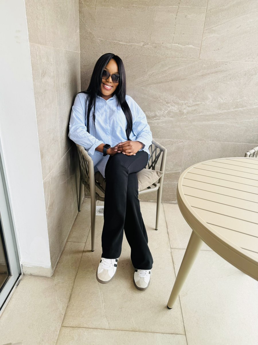 Je laisse le temps faire son travail.
Ce qui est vrai rapproche.
Le reste s’efface.

Kin la belle ❤️
Là où l’ambiance ne s’explique pas… elle se vit ✅