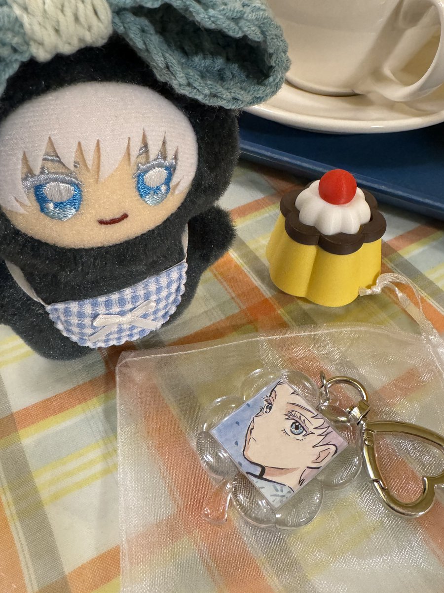 친구가 생일 선물로 고죠 사토루를 그려서 키링으로 만들어줬다 😭 직접 펜이랑 수채화로 그린 그림
<a href="/cha__ah/">차 아</a> 커미션 많이 들어왔으면 좋겠네 아 진짜 그림 대박.........