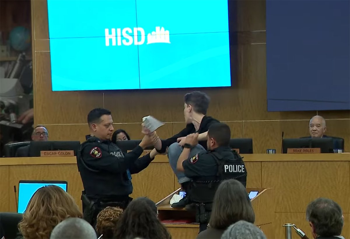 KHOU's tweet image. Emotions ran high at Thursday's HISD school board meeting. The board voted 9-0 to shut down 12 campuses  

khou.com/article/news/e…