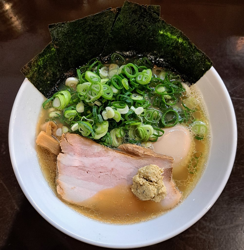 setsumen's tweet photo. 静岡市葵区呉服町
VON GOSSO(ボンゴッソ)さん
貝出汁ラーメン(醤油)
トッピング→味付玉子・ねぎ
あさりの炊き込みご飯(今は牛肉と春雨入り)
#ラーメン #静岡 #葵区 #呉服町 #VONGOSSO #ボンゴッソ #ボンゴッソラーメン #貝出汁ラーメン #ramen #静岡ラーメン #静岡ランチ https://t.co/GZ2DLVjiri