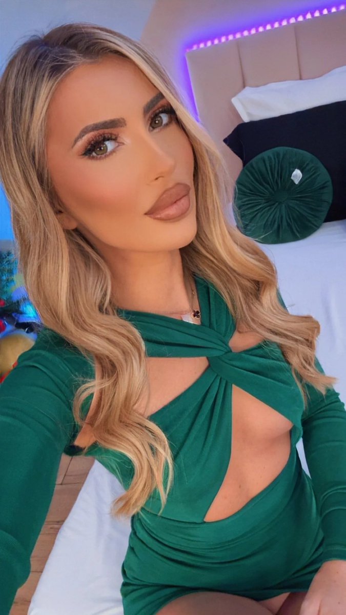 EvellineClaire tweet media