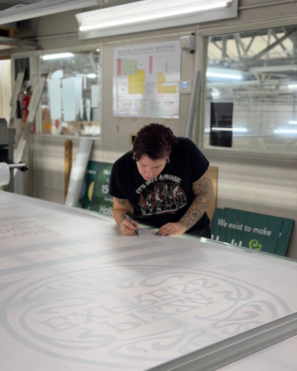 Bensonsigns's tweet image. Meet Anita, our Studio Technician 👋🏼

She works across our large-format printers, producing and preparing graphics for clients nationwide.

Here she is aligning graphics for @PizzaExpress.

Proud to spotlight the people behind our projects. ⭐️

#Signage #PizzaExpress