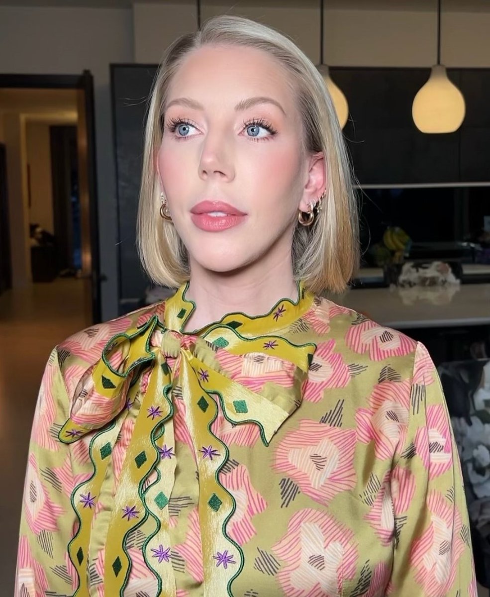 Star_Throbs's tweet photo. Katherine Ryan aglow https://t.co/sj6HeznRBP