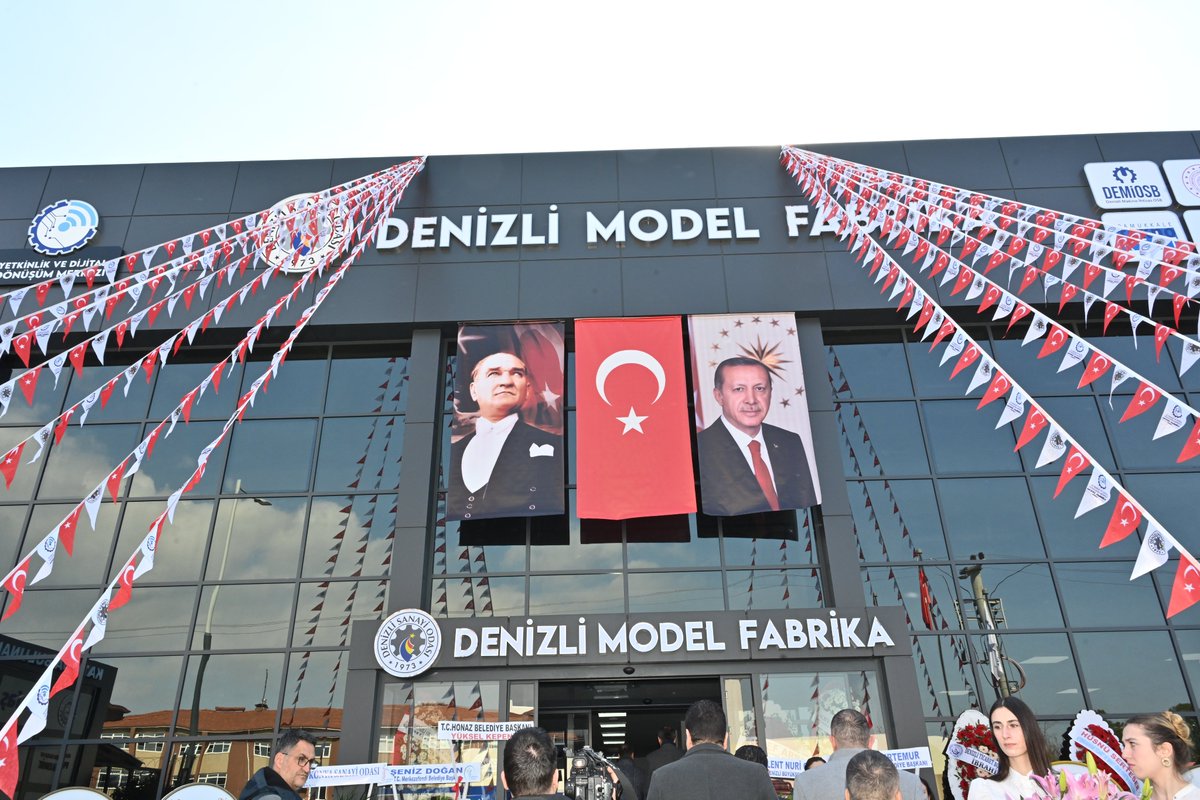 İl Millî Eğitim Müdürümüz Emre Çalışkan, Sanayi ve Teknoloji Bakanı Sayın Mehmet Fatih Kacır’ın bir dizi temas ve açılış için geldiği Denizli programı kapsamında düzenlenen törenlere katıldı.

Program dahilinde ilk olarak Bozkurt ilçesi İnceler Mahallesi'nde yerel kalkınmaya