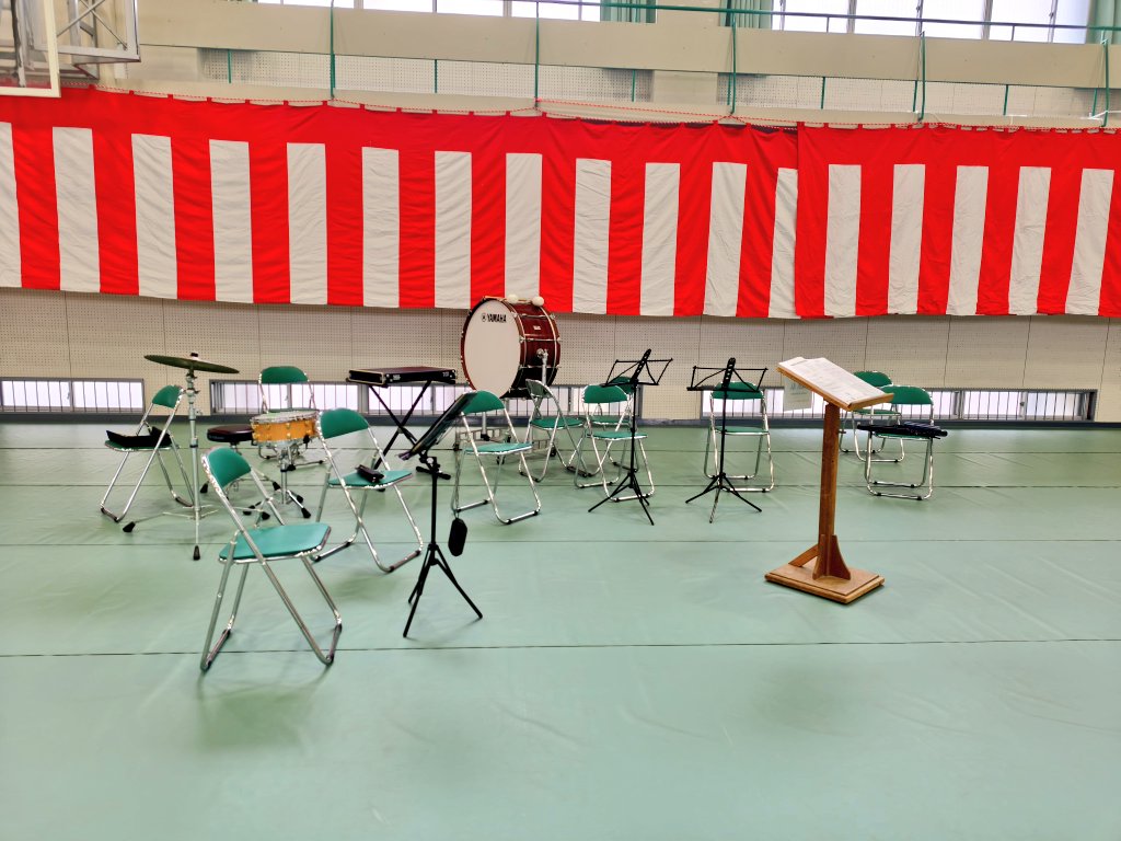 NoA_wind_tuba's tweet image. 3月1日の卒業式…の予行練習！本校初の生演奏!!人数は少なくてもしっかり卒業生を送ります!!!
そして卒部生と最後の菓子パ！ #KWB 3期生と笑って楽しく過ごしました!!
これからは“同志”として、いつでも遊びに来てねっ♬.*ﾟ
#吹奏楽部 #音楽は心