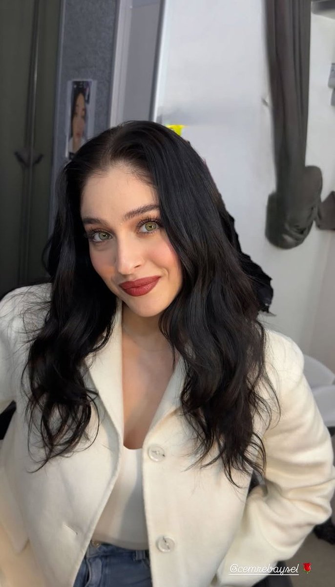dünyanın en güzel kadını.
#CemreBaysel #GüllerVeGünahlar