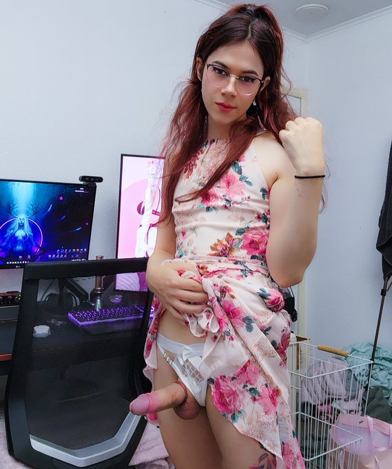 LittleMapleBerry - Say yes for a special DM 🤭 https://t.co/SnEQ9FGEpi