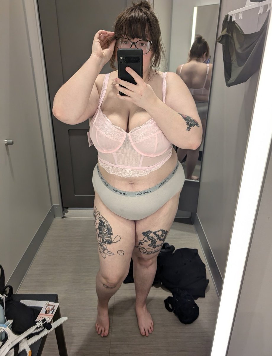 SyrupPuppy's tweet photo. Sorry for posting about my weight loss so much but I'm just so proud when I look at images like this side by side 

45 lbs down 💕 https://t.co/PfKu5yRH9T