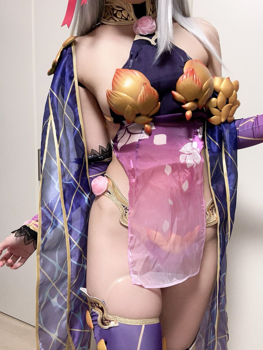 この際だから載せるんですけどお肌綺麗綺麗頑張ってたから衣装綺麗に着れて嬉しい~~~😼(片側の肩落ちちゃってる🥲)