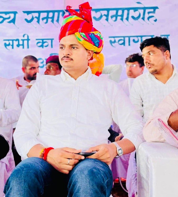 राजस्थान यूनिवर्सिटी में छात्रों की बुलंद आवाज बड़े भाई <a href="/ShubhamRewar4U/">SHUBHAM REWAR</a> को जन्मदिन कि हार्दिक शुभकामनाएं।
महादेव से आपके दीर्घायु की कामना करते हैं।