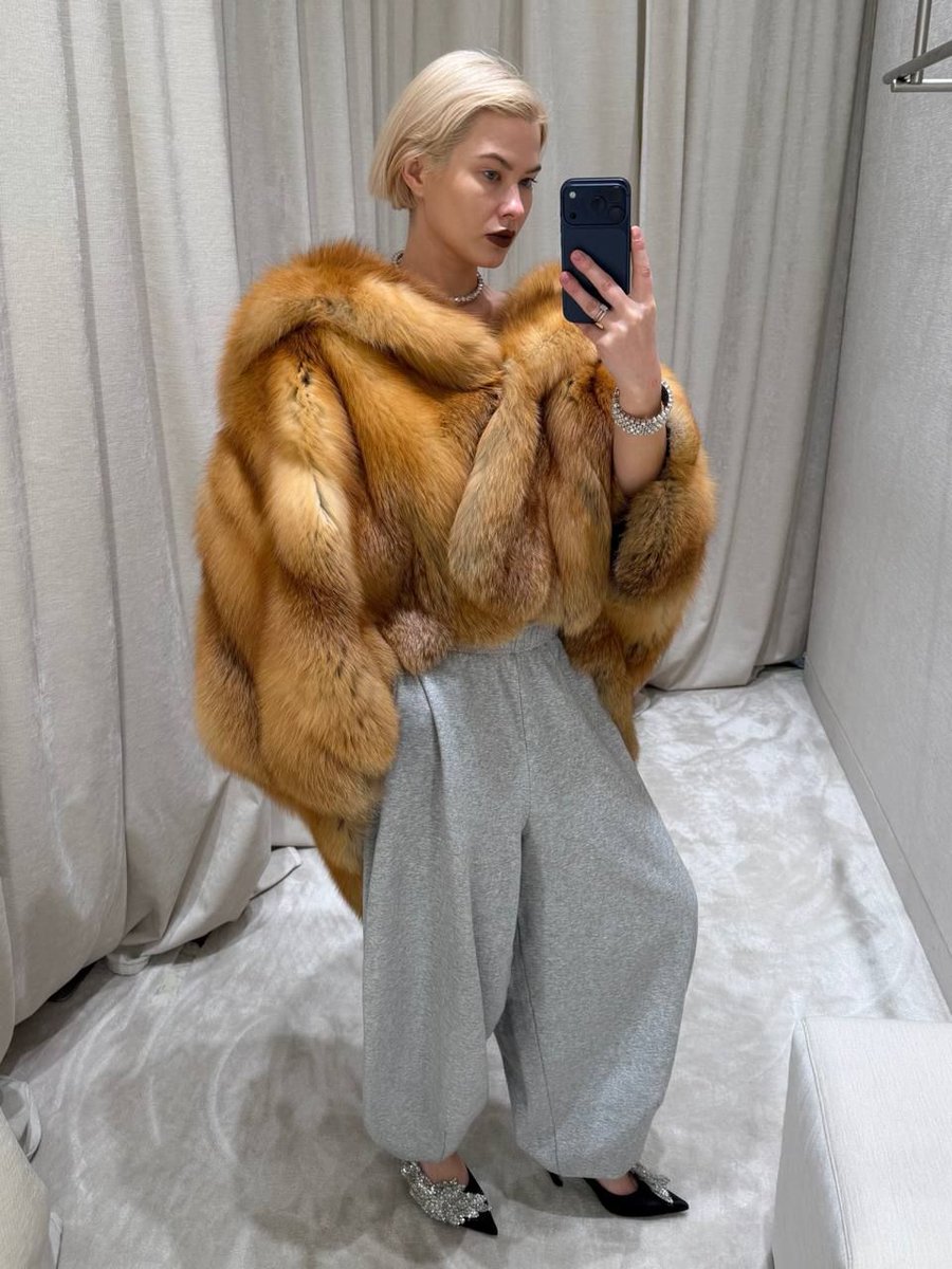 InfurMagazine's tweet photo. Let your style speak freely with grey joggers and a standout fox jacket.
#infurmagazine #infurmag #fur #furfashion #furlove #ott #qotd #ootd #ootn #aw #highfashion #highstreetfashion #fashionweek #streetstyle #fashion #fall #foxjacket #wildfur #jacket #foxfur #fallfashion https://t.co/UUxW0OzxTL