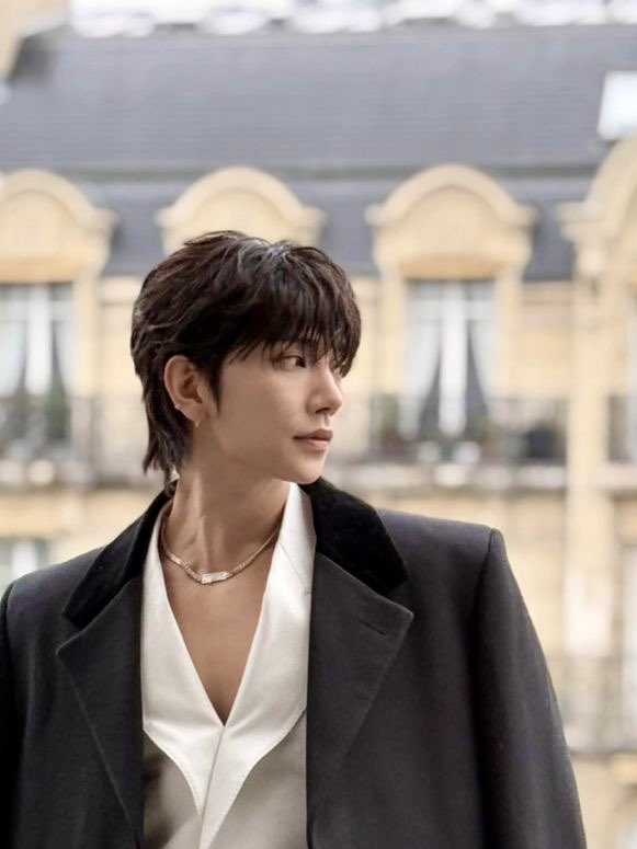 the gyuhan x cheolsoo mafia au visuals are coming along great...as always the wives are the ones ruling the husbands ofc 🥰