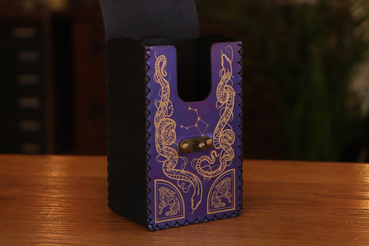 SpeechlessBard's tweet image. Together with the release of the Festival pouch, we're also updating options for our Tarot pouches with the new gold inlay Garden Witch design 🐦
And the purple option will be in limited supply (because we honestly only have one hide left 😖)
#tarot #leathercraft