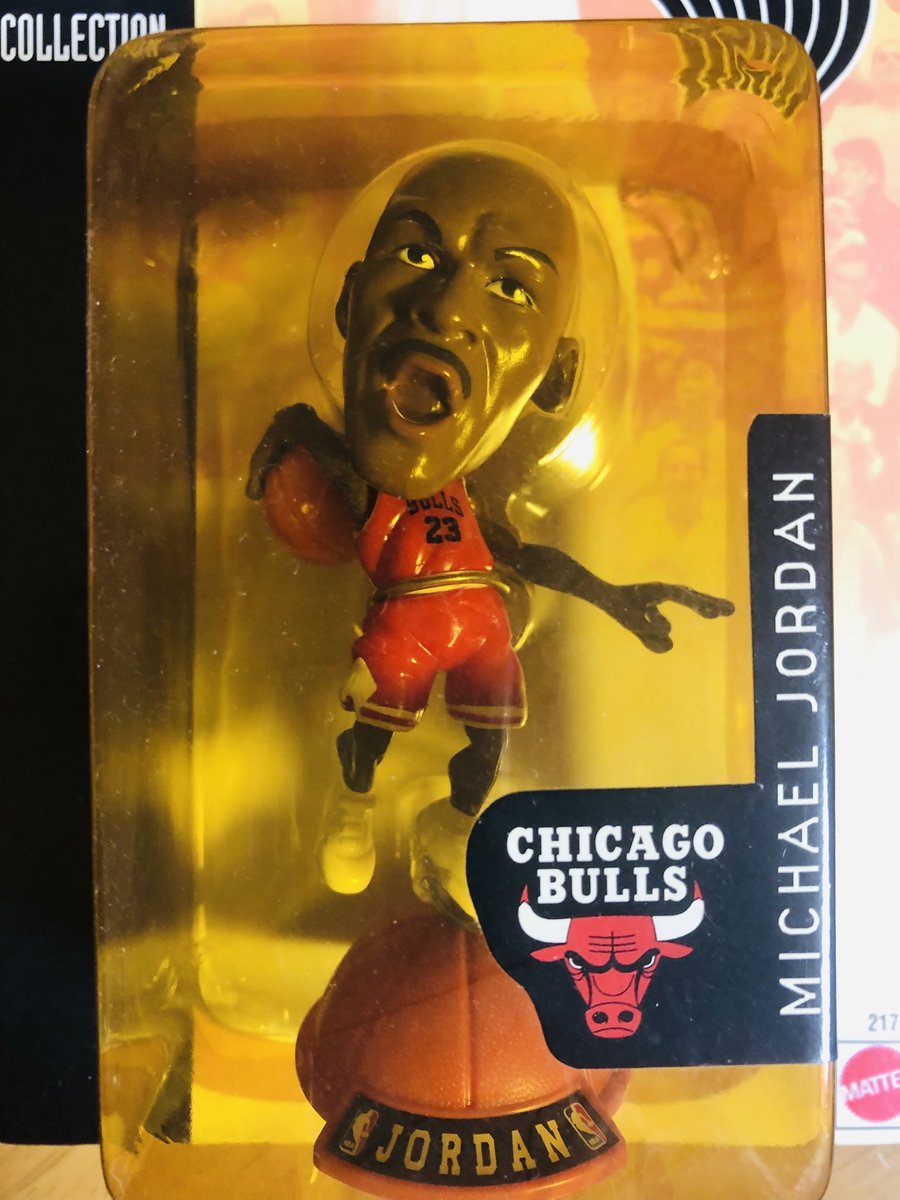 katze9602's tweet photo. 今度はバスケット🏀選手
#NBAフィギュア　を
#Yahooフリマ　にて出品🌟
あのキングオブスポーツ！
#マイケルジョーダン　を筆頭
に当時のスーパースターの
フィギュアをセットにして
販売中！
これは超〜レア間違いない🤩
#ヘッドライナーズ
#MJ
#エアジョーダン https://t.co/Qm4uUopRlS